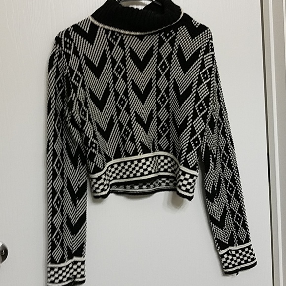 Vintage Sweaters - Vintage cropped turtleneck